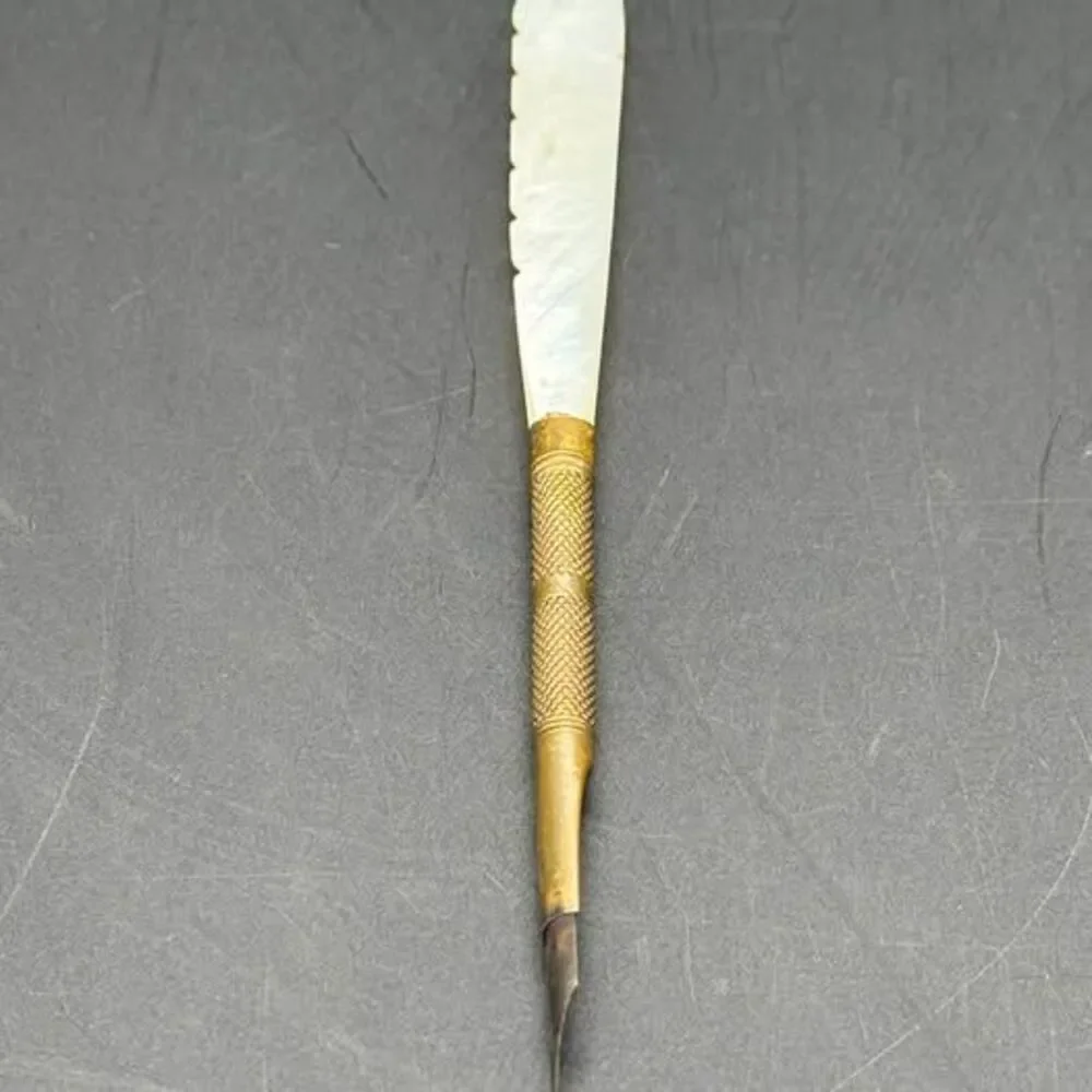 ANTIQUE 19TH CENTURY MOTHER OF PEARL DETAILED FEATHER VICTORIAN ERA QUILL PEN